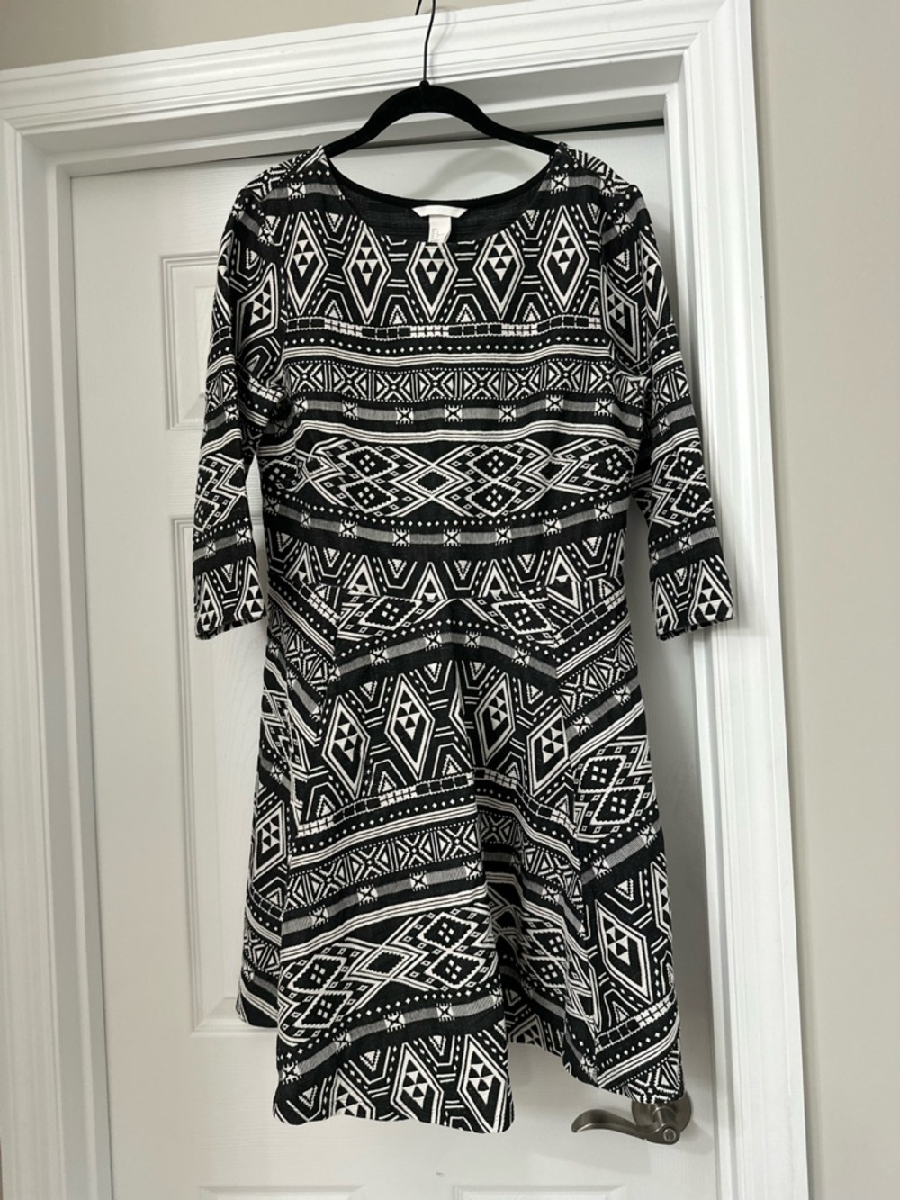 H&M Black and White Long-Sleeve Geometric Swing Dress